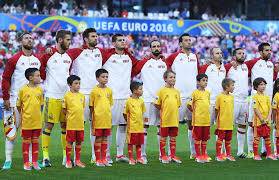 لماذا لا يردّد لاعبو المنتخب الإسباني النشيد الوطني كباقي المنتخبات؟ (فيديو)
