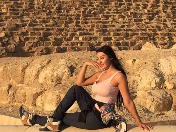الراقصة صافيناز تثير بلبلة  بصور مغرية  !!
