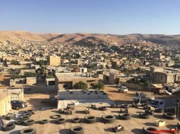 إنارة طريق عرسال اللبوة على الطاقة الشمسية