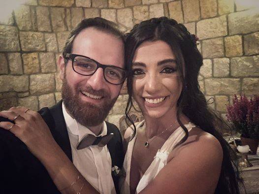 صورة حميمة  بين فؤاد يمين وعروسه