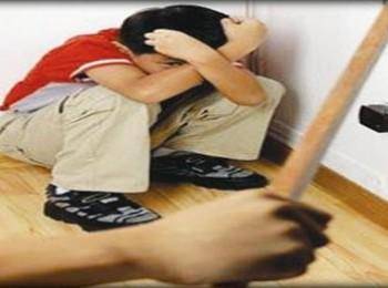 فيديو وحشي.. أستاذ يضرب الطلاب بطريقة غير مقبولة!
