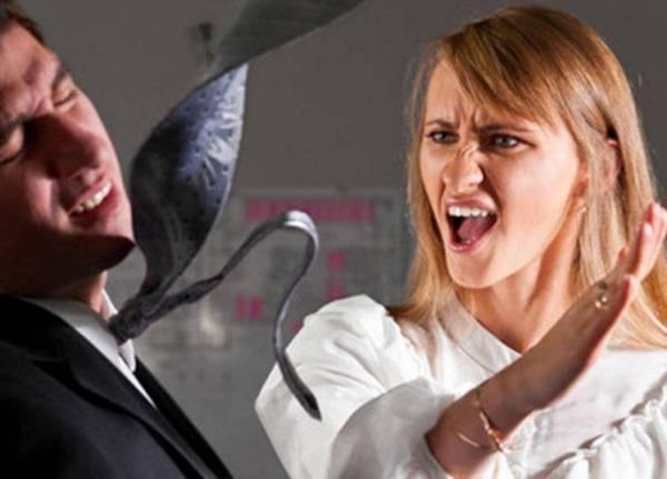 دفعت 50 ألف دولار لصفع رئيس شركة أدوية شهيرة.. والسبب؟