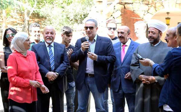 فرعون أمام عائلات بيروتية ومخاتير:
لانتخاب رئيس قبل نهاية السنة الحالية