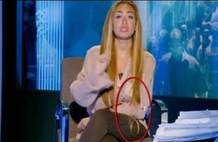 بالفيديو: بعد سقوط شعرها المستعار على الهواء.. خرجت عن صمتها!