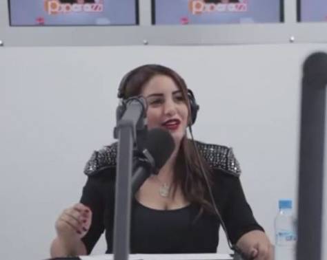 بالفيديو - نجم لبناني يطلب يد مذيعة للزواج على الهواء.. شاهدوا ردّة فعلها الهستيرية