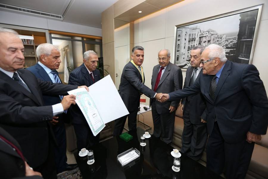 رابطة قدامى القوات قدمت وساما للواء ابراهيم تقديرا لجهوده