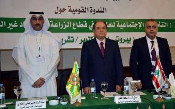 قزي في افتتاح ندوة عن التأمينات للعاملين في الزراعة:
القطاع أولى بالضمان الإجتماعي والصحّي لأن الأرض أولاً
