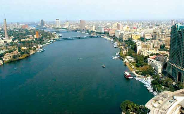على سطح النيل  يطفو كتاب