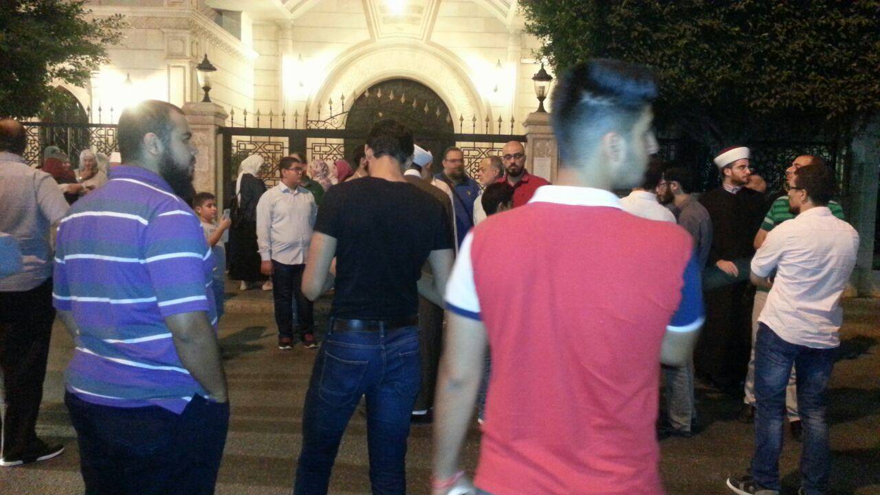 بالصور: انصار الشيخ الطراس يقطعون الطريق أمام دار الفتوى في بيروت