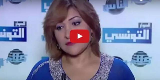 بالفيديو.. فنّانة شهيرة تثير السخط بملابس تظهر صدرها بالكامل!