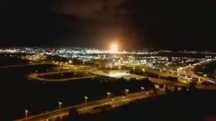 انفجار يهز مصفاة البترول في مدينة حيفا (فيديو)