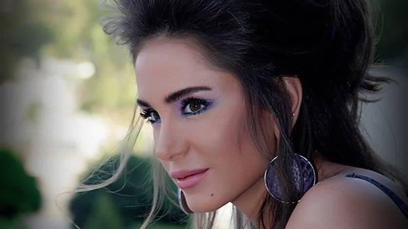 بعد نشر صورتها المثيرة للجدل .. ما حقيقة طلاق ديمة قندلفت من الوزير؟