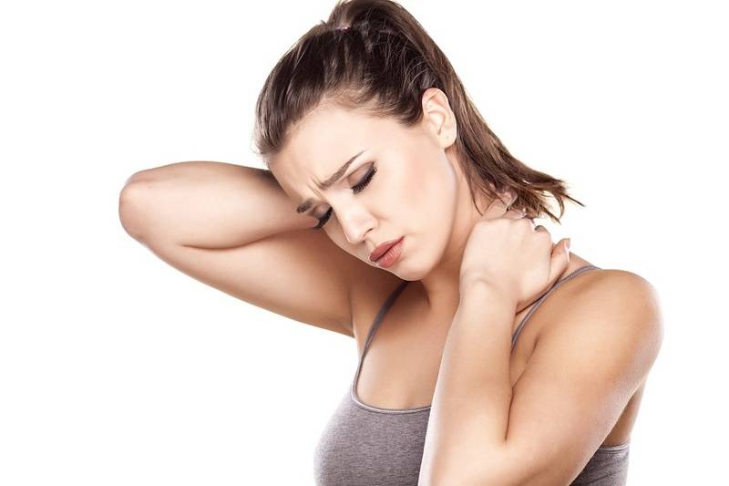 طريقة سهلة لعلاج تيبّس الرقبة