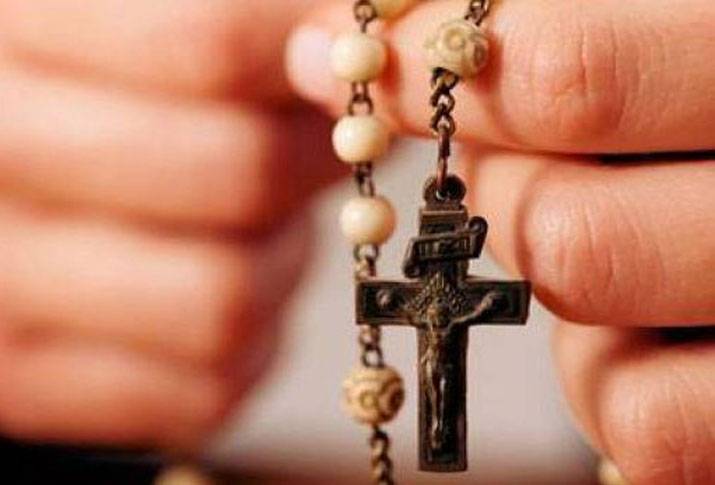 إجتماع بين «اللقاء الكاثوليكي» و«مجلس الأمناء للروم الكاثوليك» : 
للذين يفرضون السلال من أعطاكم السلطة لفرض ممرّات إلزاميّة؟