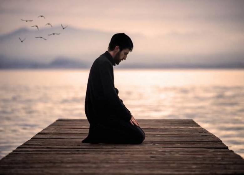 "داعش" يُقلص عدد الصلوات إلى 3 ويمنع الآذان والسبب؟!