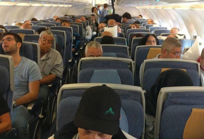 بالصور: هرج ومرج في طائرة "MEA".. الرحلة 213 تهبط اضطرارياً في صوفيا