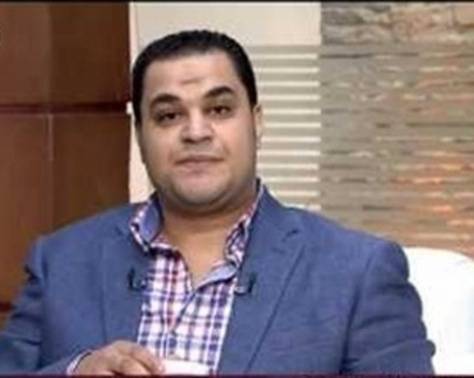 بالفيديو- متصلة تُحرج طبيبًا شهيراً على الهواء: "أنا أم ابنك".. شاهدوا ردة فعله