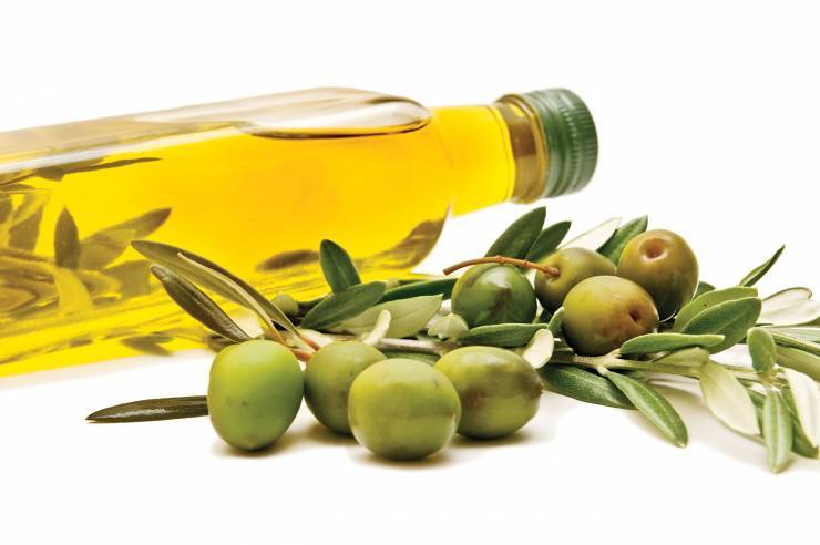 اي علاقة بين زيت الزيتون والكلسترول؟