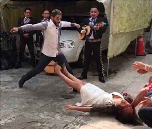 عروس أردنية تُصاب بالإغماء في حفل زفافها بسبب ما قام به العريس!