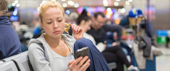 وداعاً للممل.. تطبيقٌ يكشف كلمات سر الـ WiFi في مطارات العالم