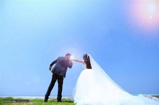 بالصور.. ممثلة ومقدمة برامج شهيرة تدخل القفص الذهبي!