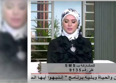 بالفيديو: إنهيار مذيعة على الهواء بسبب وفاة والدتها
