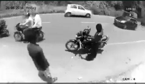 رد فعل كوميدي للص اكتشف تصويره بكاميرا مراقبة