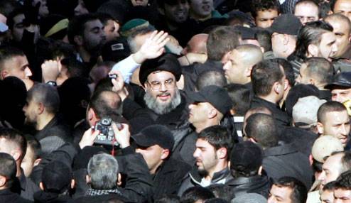 السيد نصرالله يحضر شخصياً بين الحشود في مسيرة العاشر من محرم ...