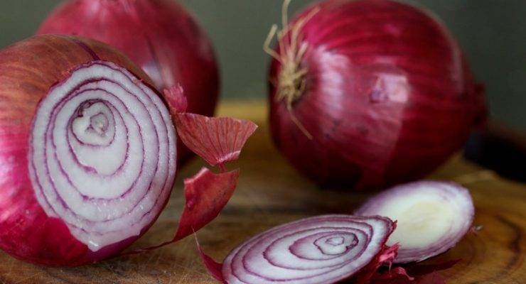 إيقاف النزيف وعلاج الإمساك.. فوائد كثيرة للبصل يجهلها كثيرون
