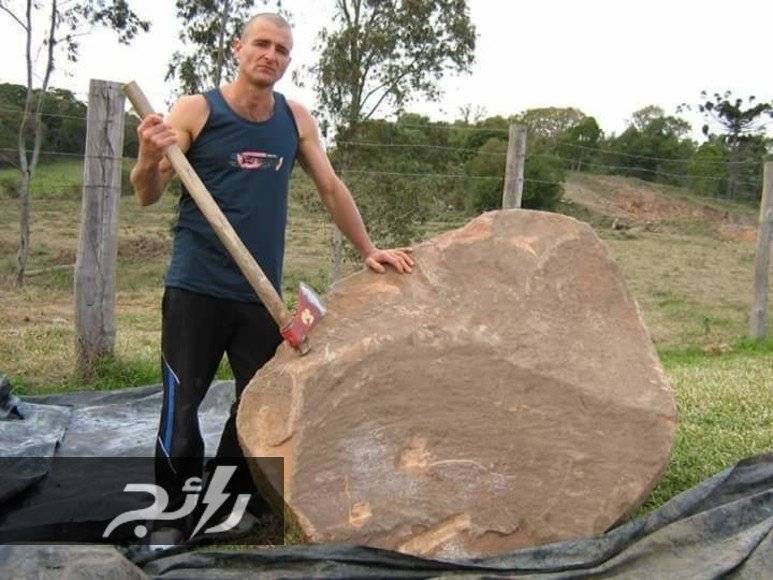 بالصور: شاب يهدي أمه صخرة ضخمة للغاية.. والسبب!