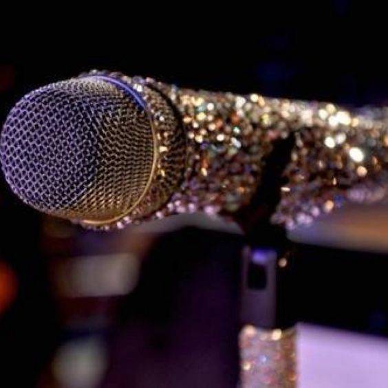 بالصور: بعد غياب 7 سنوات.. فنانة لبنانية تعود إلى الفن