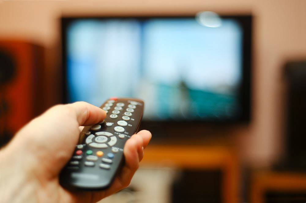 لهذه الأسباب.. إياكَ مشاهدة نشرة الأخبار مع أطفالك!