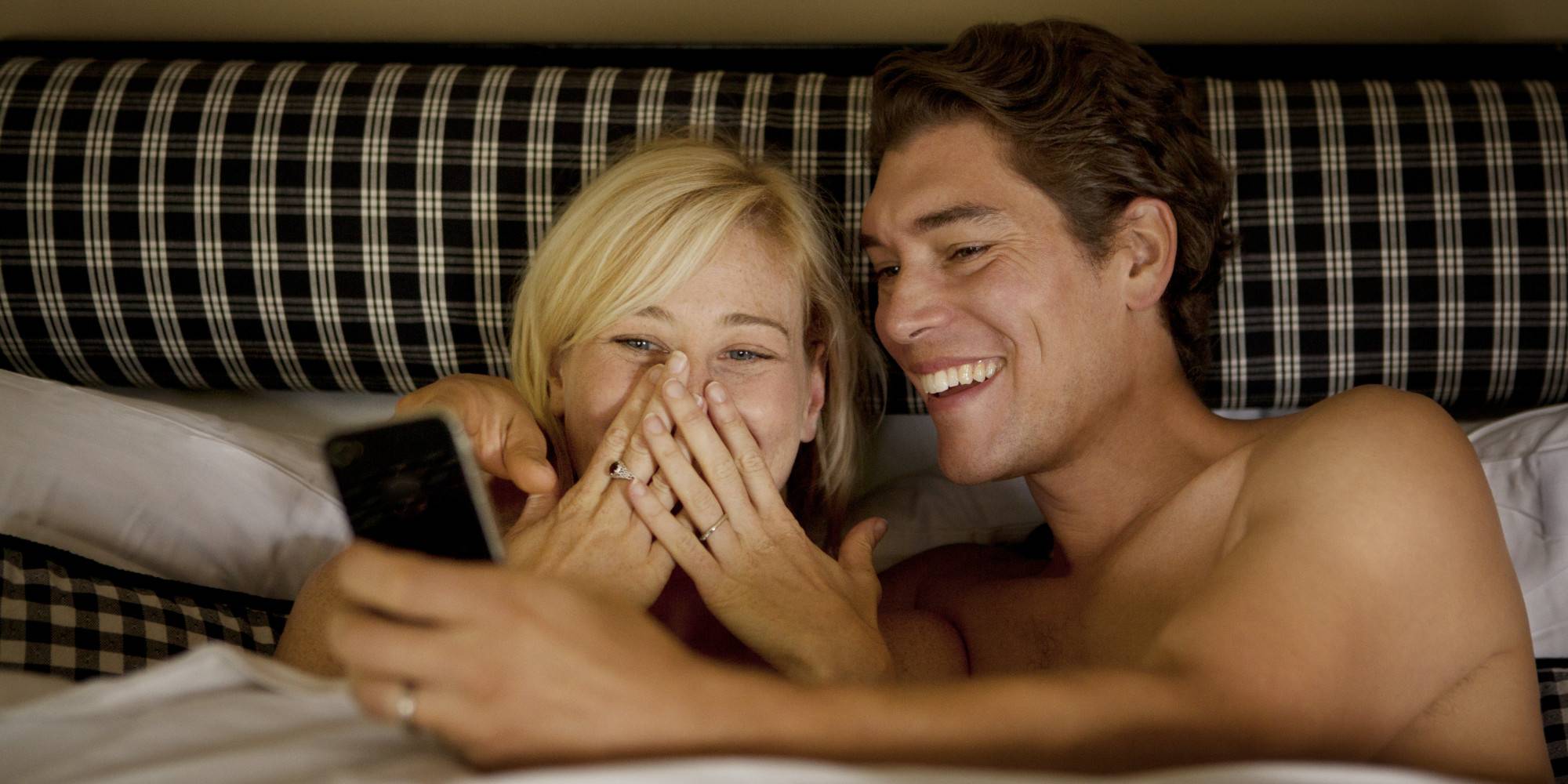 بالصور: ظاهرة جديدة على مواقع التواصل "سيلفي بعد الجماع After Sex Selfie" !