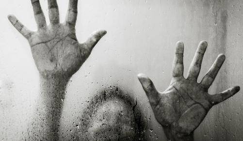 اغتصب عروسه قبل الزفاف بأسبوع بمساعدة أصدقائه ؟