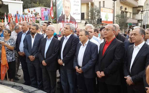 باسيل وبو صعب وضعا اكليلاً
من الزهر على نصب شهداء الحدت