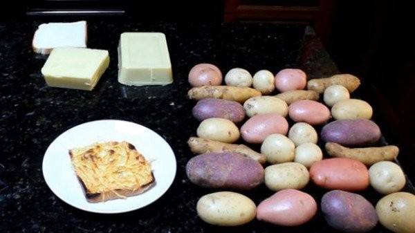 بالفيديو.. رجلٌ  يصنع الجبن من البطاطا