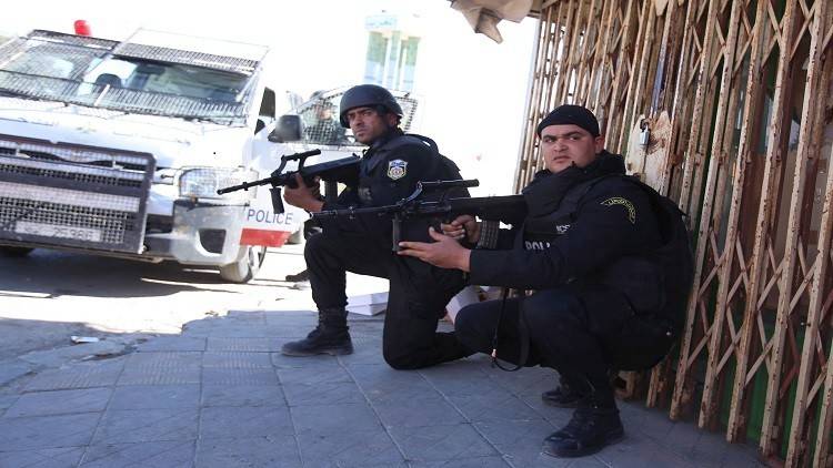 بريطانيا ترسل 40 عسكريا إلى تونس للتصدي لداعش