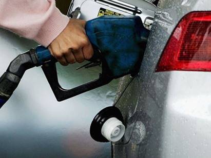 تخلّص من هذه الأشياء فورا لأنها تستهلك 20% من وقود السيارة!