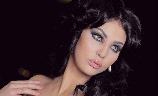 بالصورة: إبتسام تسكت بشفاه مثيرة!!