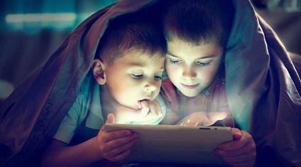 دراسة: الضوء الأزرق للهواتف الذكية مفيد للصحة... ولكن