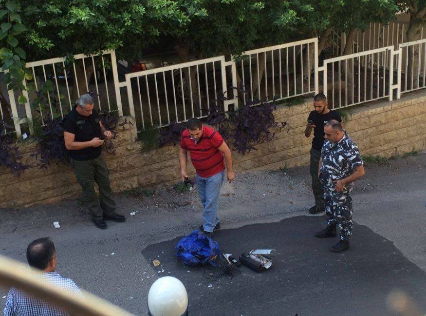 بالصورة: الخبير العسكري يفجر حقيبة مشبوهة عثر عليها بالقرب من اذاعة لبنان الحر