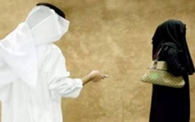 عريس يطلّق عروسته بعد رؤيتها في ثاني يوم... والكارثة!