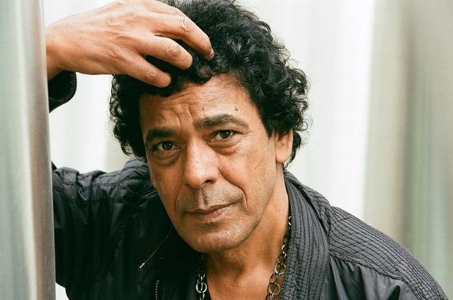 إتهام محمد منير بالسرقة!