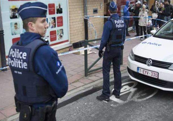 مسلح يحتجز 15 رهينة بمركز تسوق في بروكسل