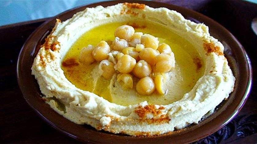 4 أسباب ستدفعكم إلى تناول الحمص بالطحينة يومياً