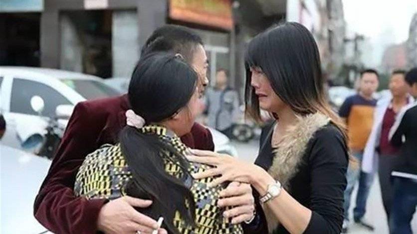 بعد 17 عاماً على اختطافها... هكذا اجتمعت بعائلتها من جديد