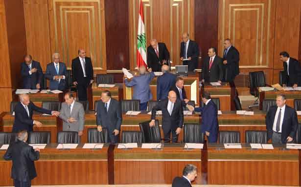 أجواء «شرخ وطني» حول الرئاسة تحت قبّة البرلمان