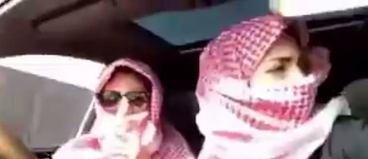 بالفيديو: فنانة شهيرة تثير ضجة ومطالب بالقبض عليه فورًا!