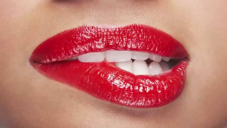 أمور تثير جنون الرجل وتجعله يعشق المرأة إذا فعلتها له!!