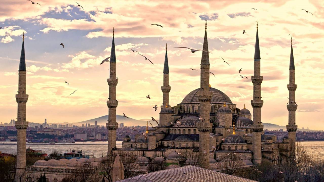 من كنيسة لمسجد ومن ثم إلى متحف.."آيا صوفيا" ترفع الآذان مجدداً